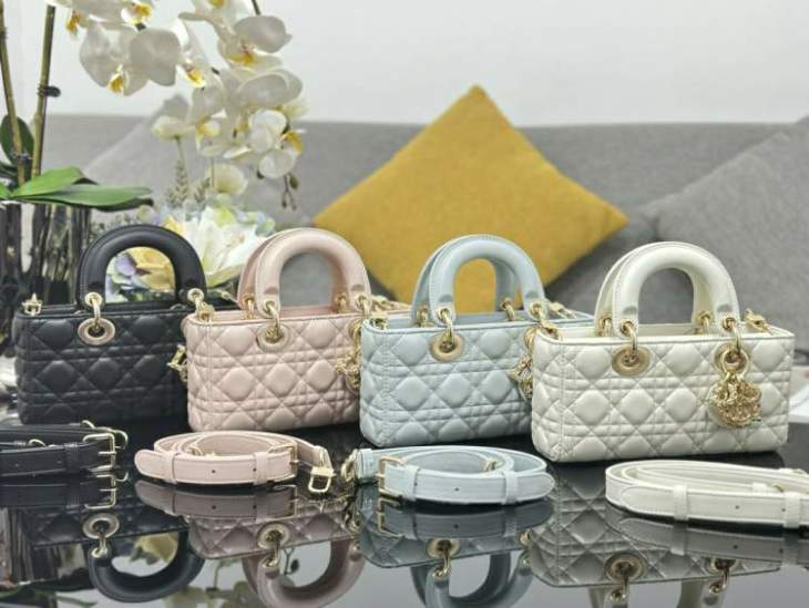 Picture of Dior Handbags _SKUfw239305693fw
